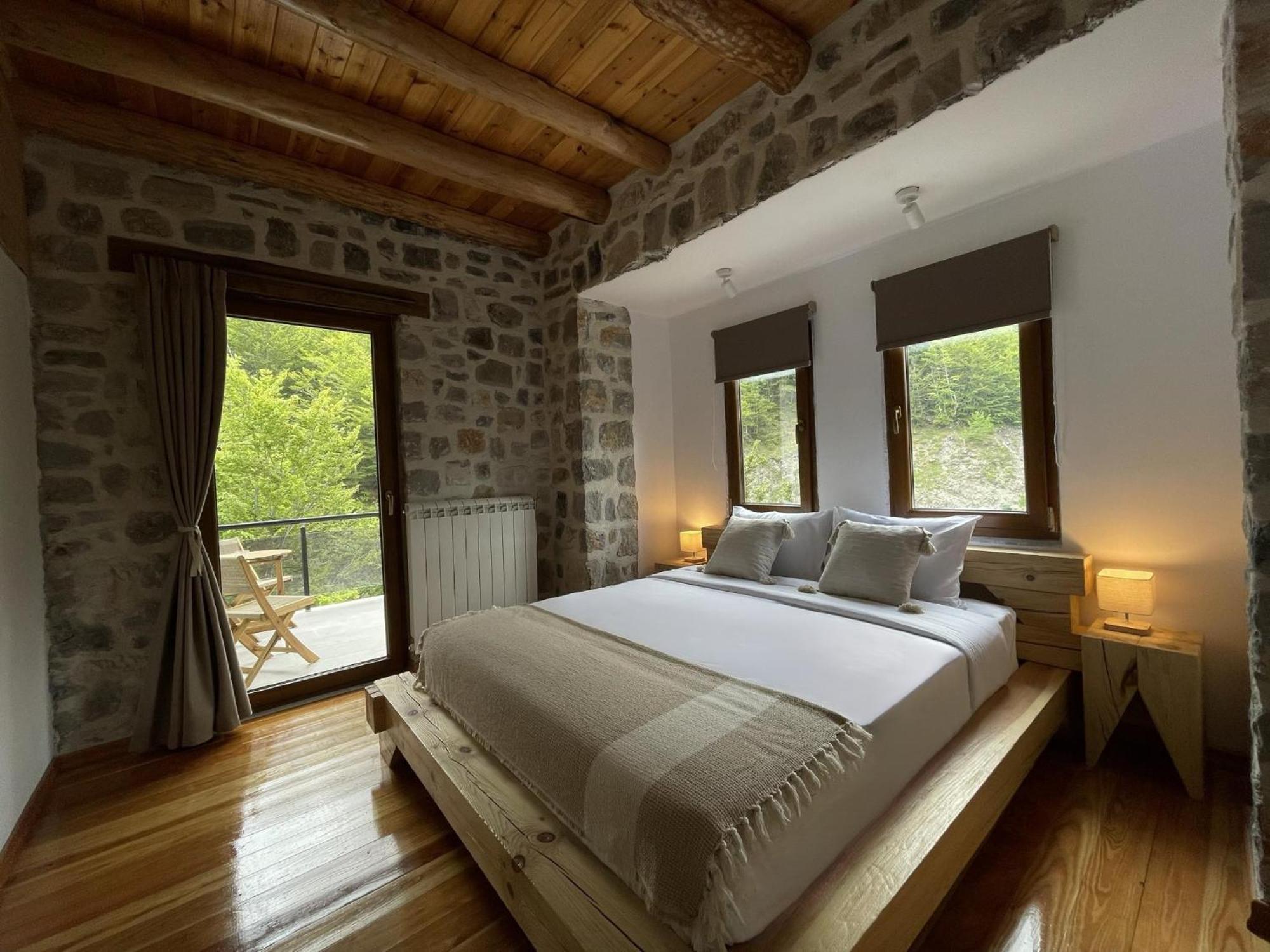 Valter & Drita'S Guesthouse テス エクステリア 写真