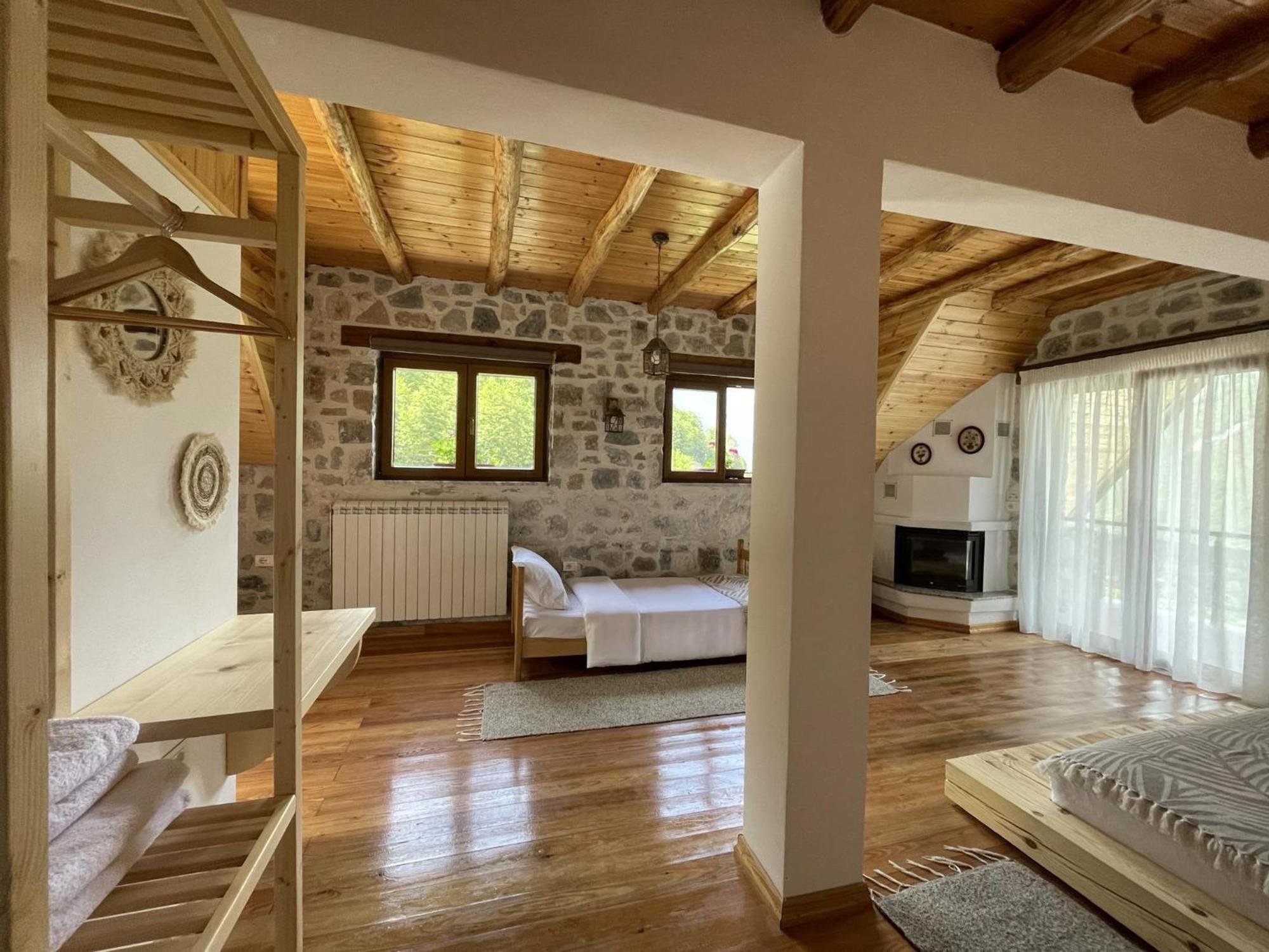 Valter & Drita'S Guesthouse テス エクステリア 写真