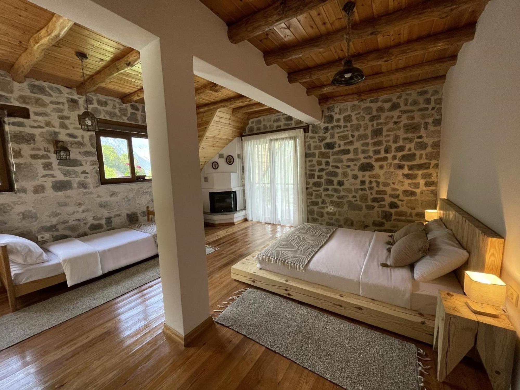 Valter & Drita'S Guesthouse テス エクステリア 写真