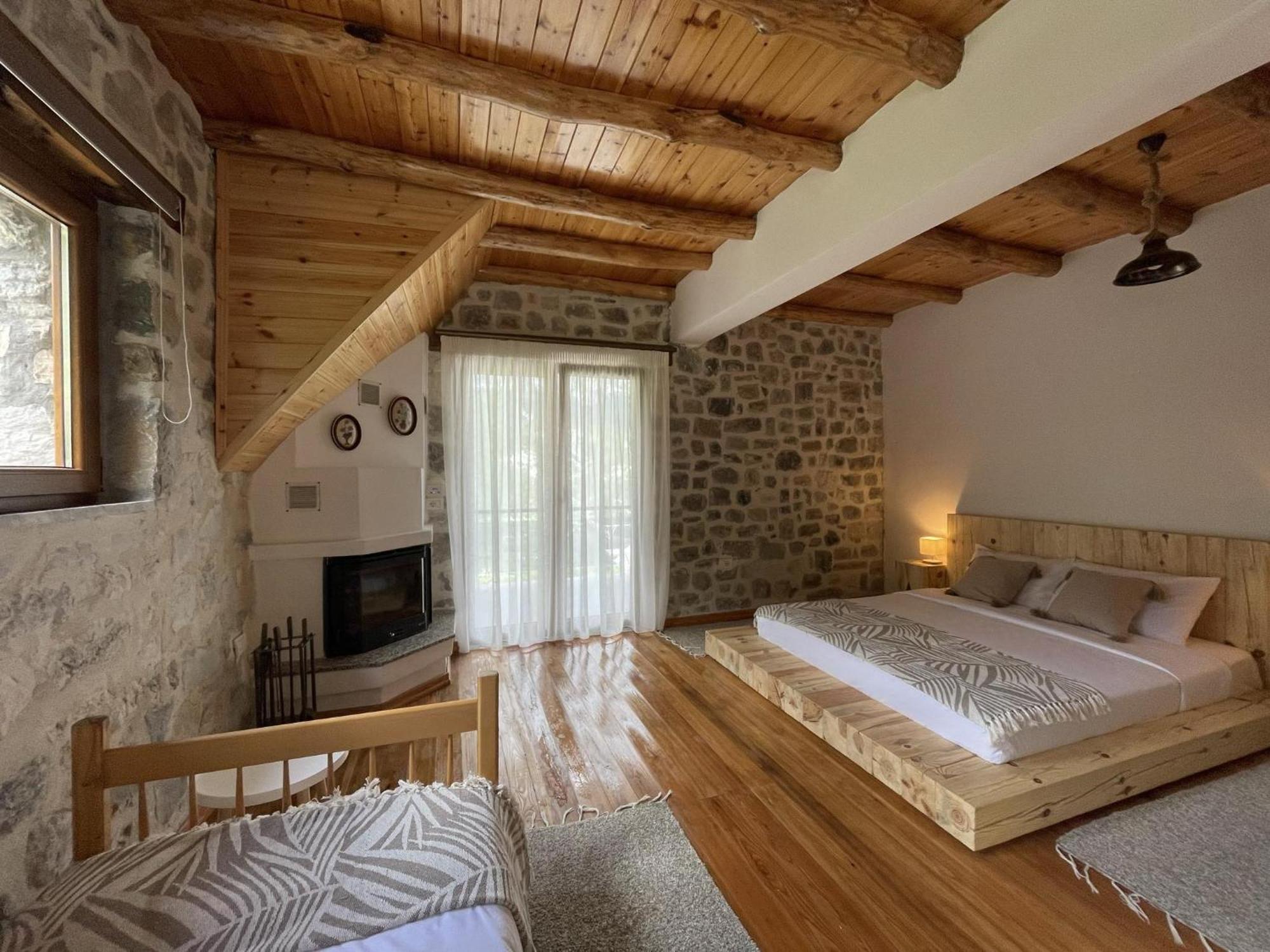 Valter & Drita'S Guesthouse テス エクステリア 写真