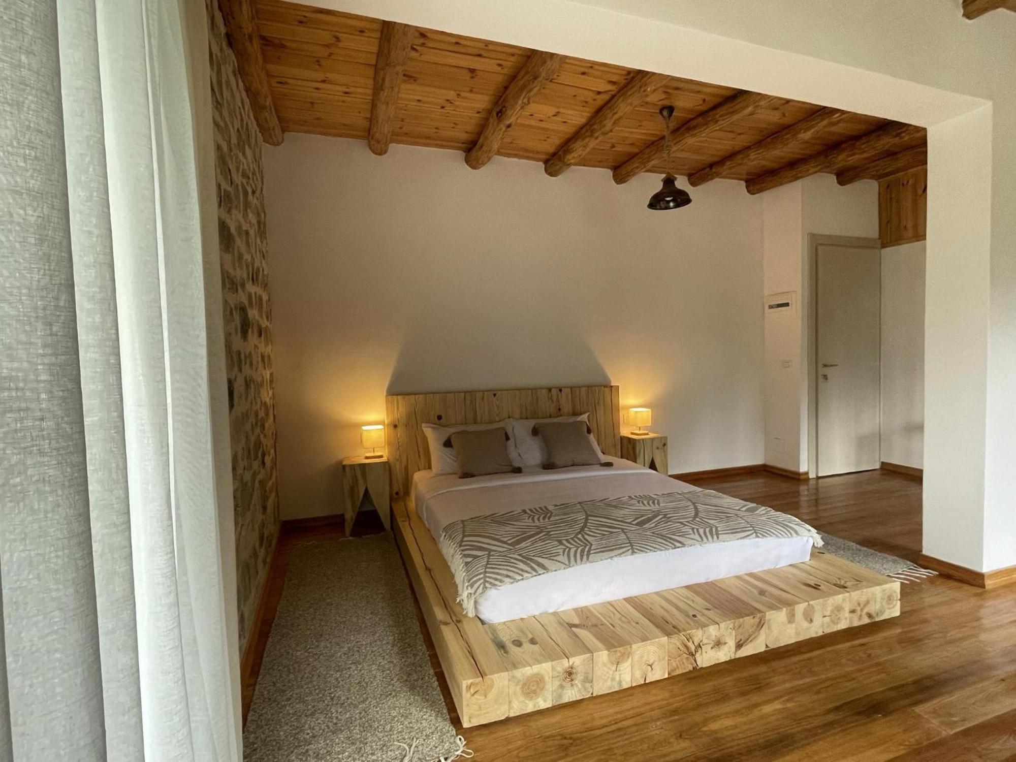 Valter & Drita'S Guesthouse テス エクステリア 写真