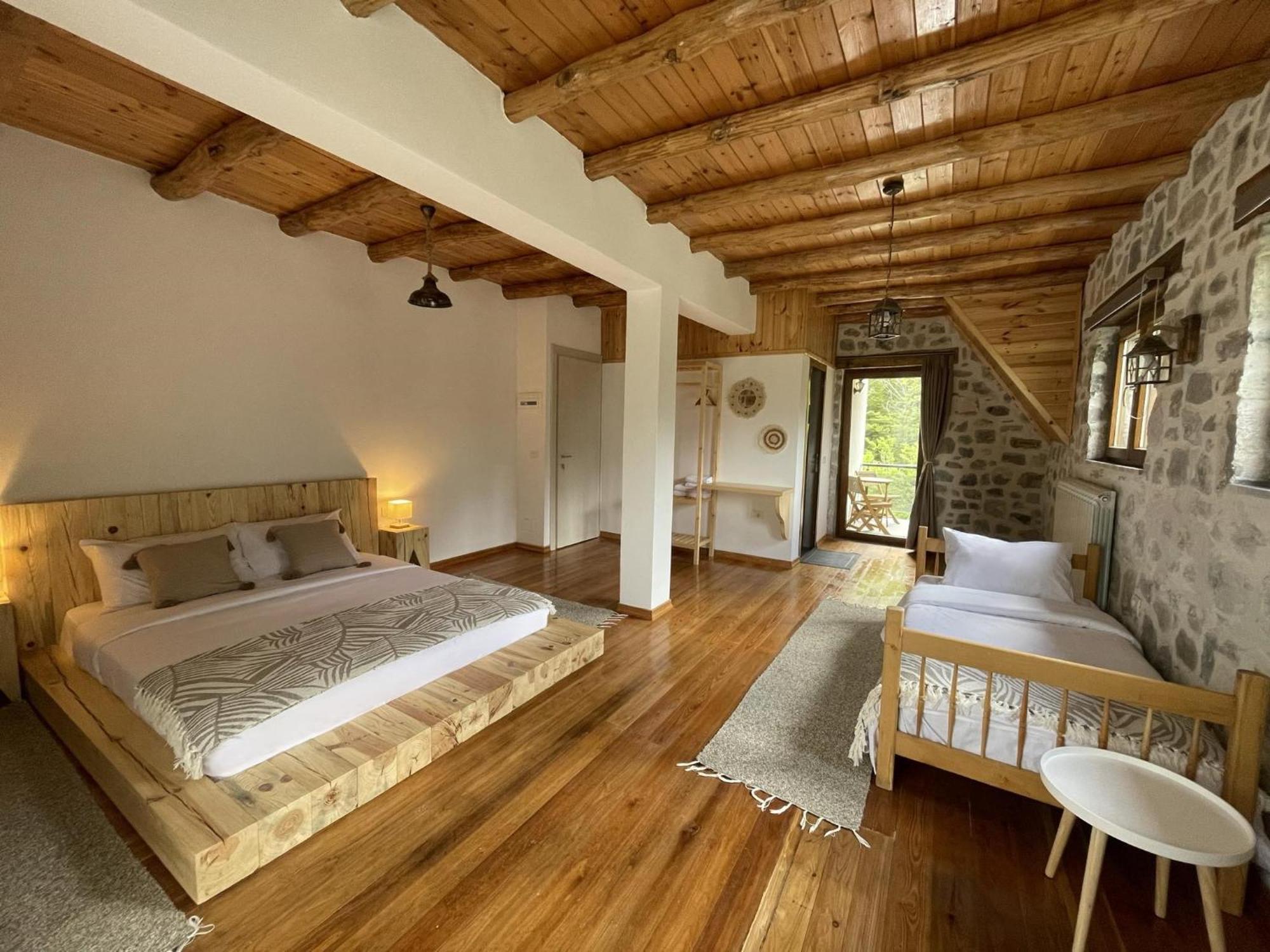 Valter & Drita'S Guesthouse テス エクステリア 写真