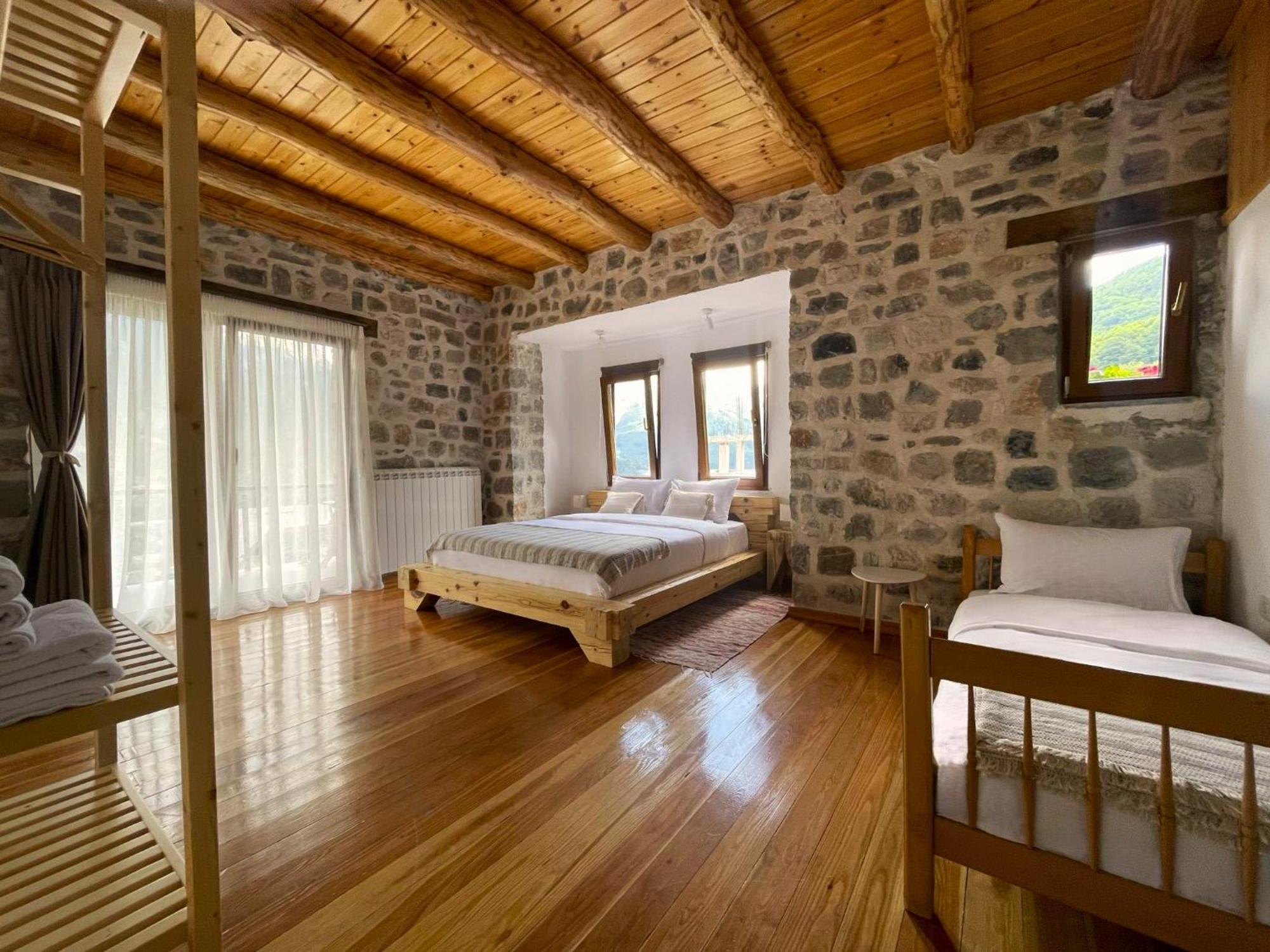 Valter & Drita'S Guesthouse テス エクステリア 写真