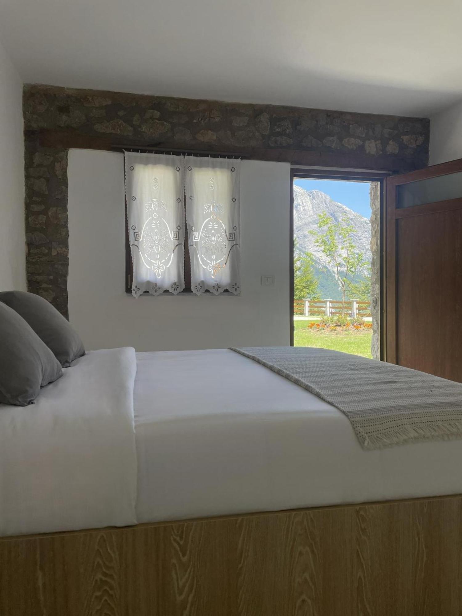 Valter & Drita'S Guesthouse テス エクステリア 写真